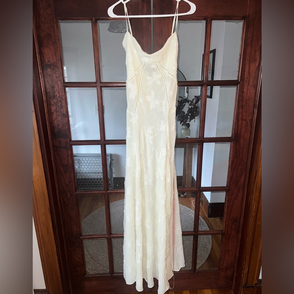 House of CB Seren White Floral Dress - Picture 3 of 5